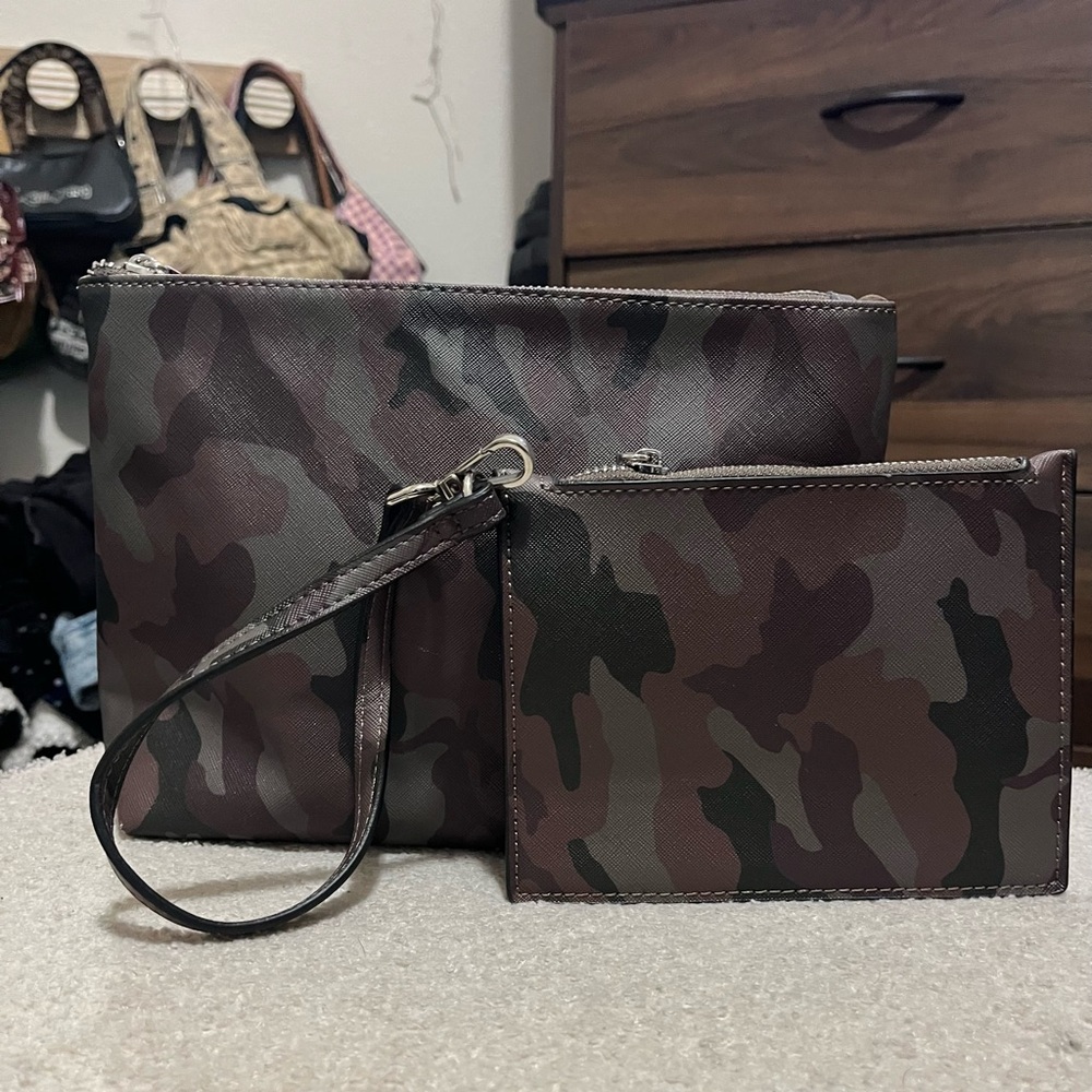 Steve Madden camo wristlet & cosmetic bag set